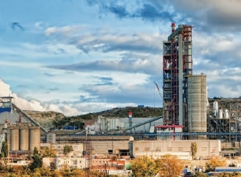 Venezuelan-Iranian delegation visits the Cerro Azul cement plant